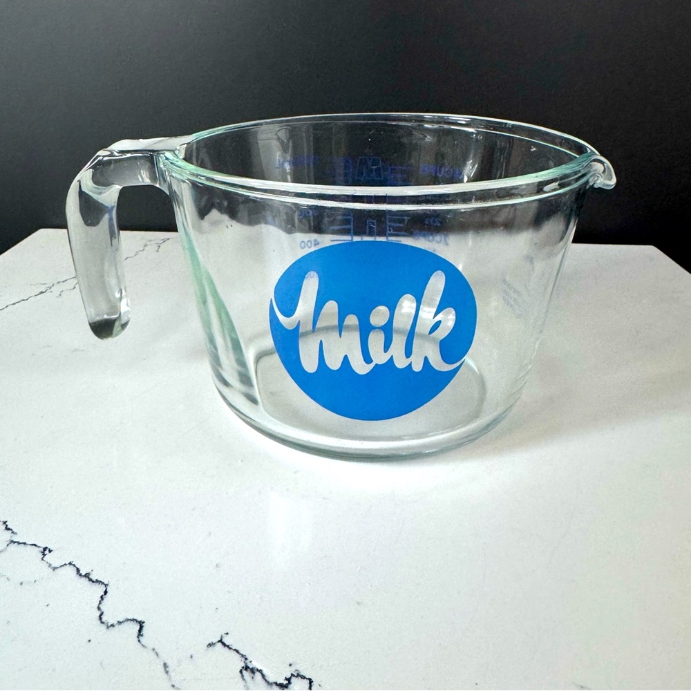 Vintage Lrg Pyrex Milk Measuring Cup Ontario Dairy Farmers Promotion 533 Corning